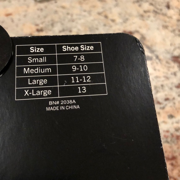 True Religion Slippers Med (9-10) - Picture 3 of 5